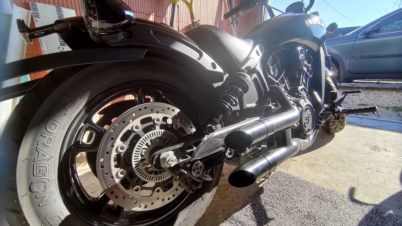 Modification : On change les échappements de la Indian Scout Bobber