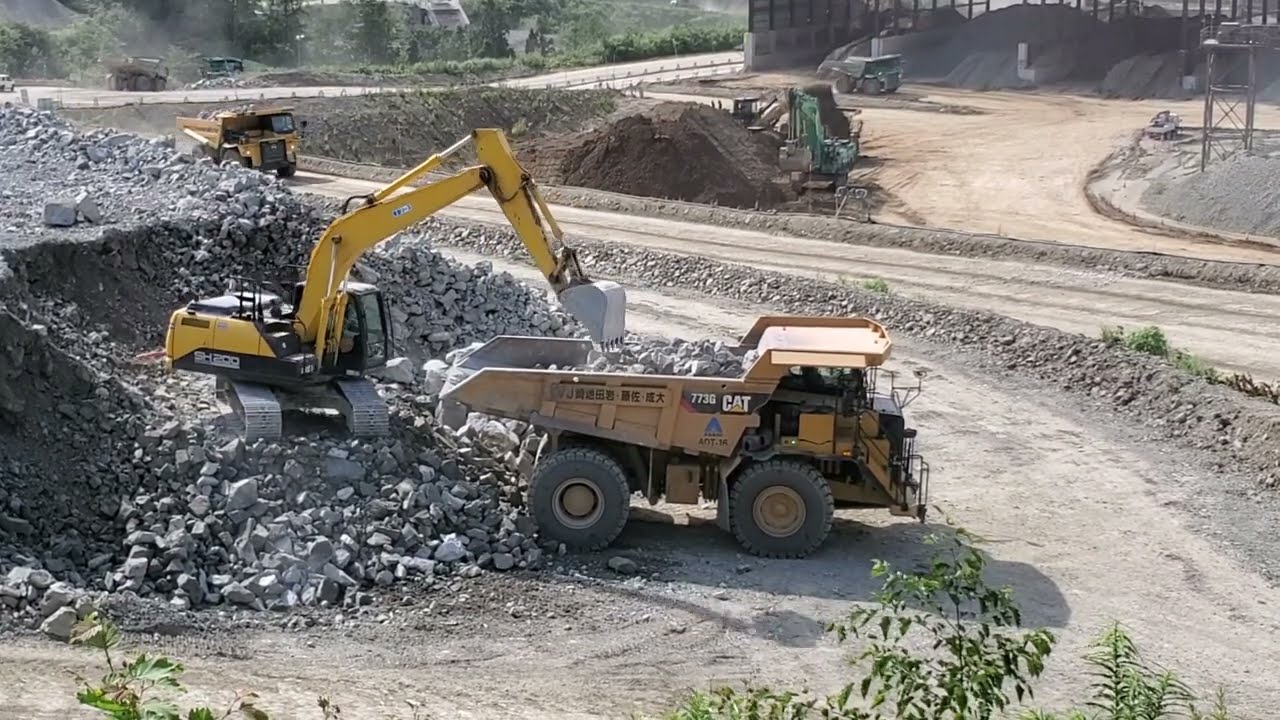 【重機】成瀬ダム ダンプ 原石 積み込み① (住友 SH200-7 & キャタピラー 773G)