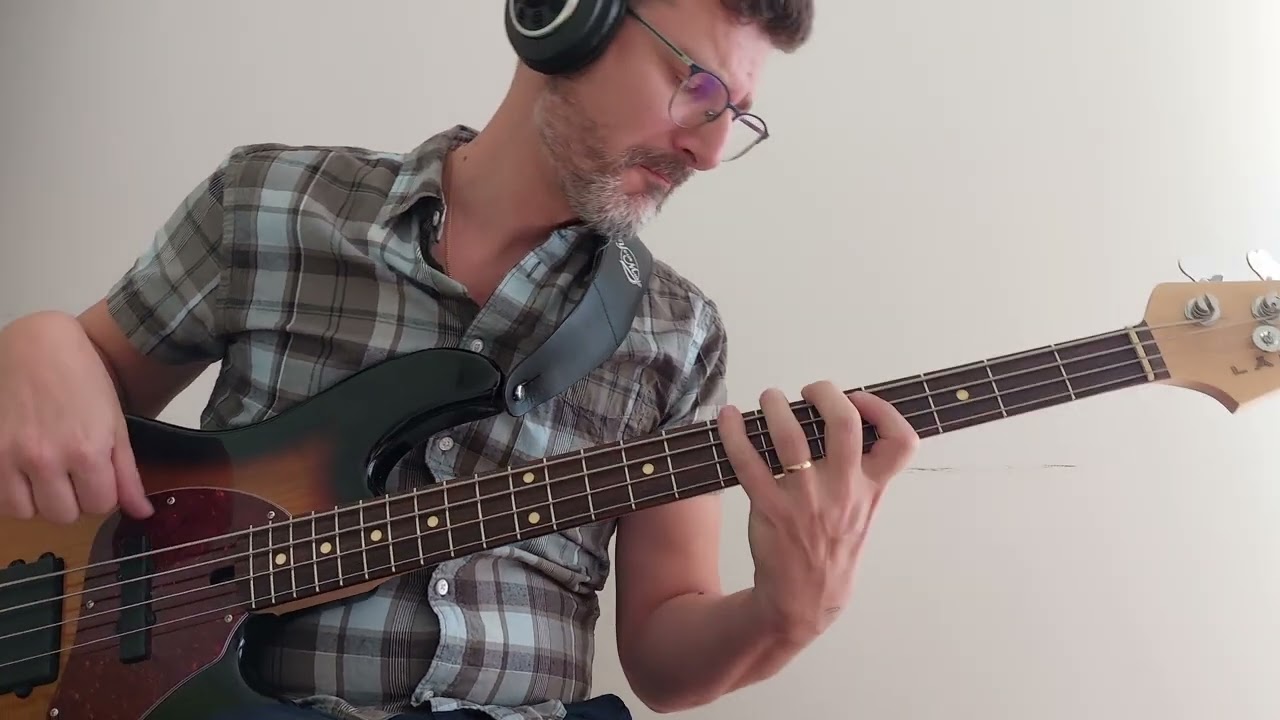 Malcolm Williams & Great Faith-The Blood Still Works (bass cover)