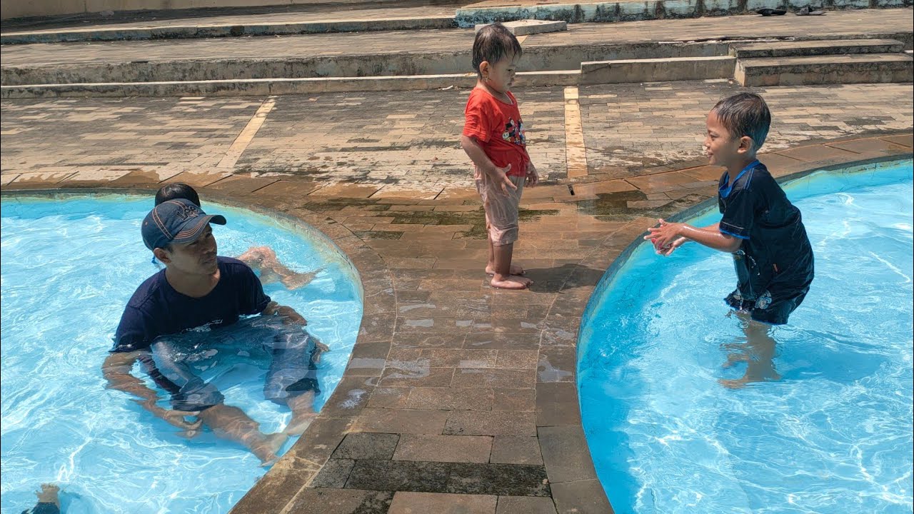 Keseruan D'Fatan dan D'Shanum di Kolam Renang 🏊