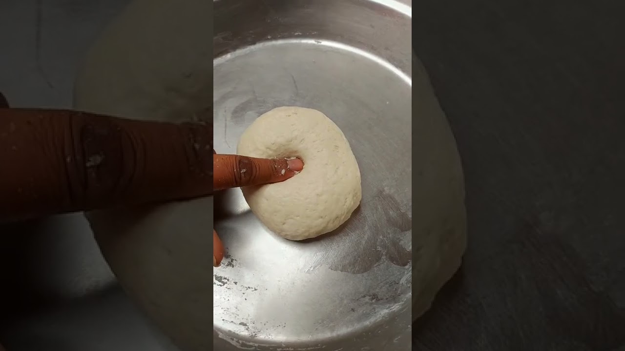 Bina yeast or Curd ke bnao ye Easy pizza base 😋 #shorts #youtubeshorts #pizzabase
