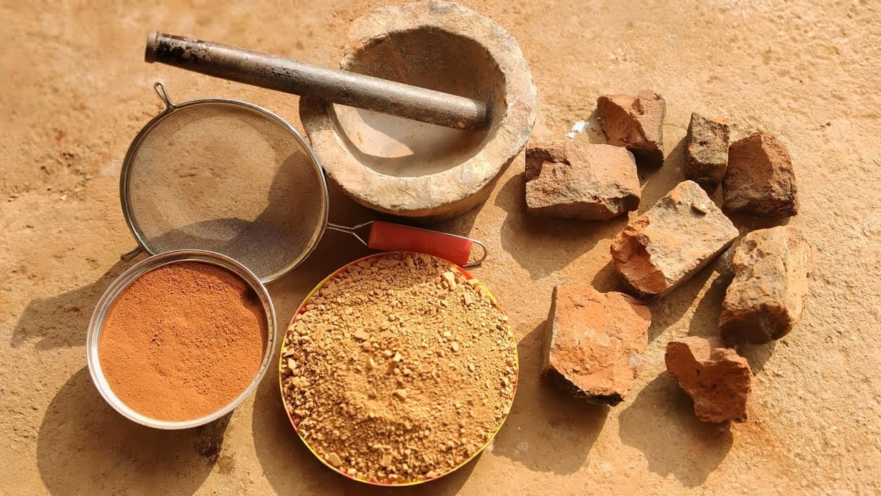 आज ईंट को पिसेंगे कुंडी में बिल्कुल बारीक पाउडर बनाएंगे
