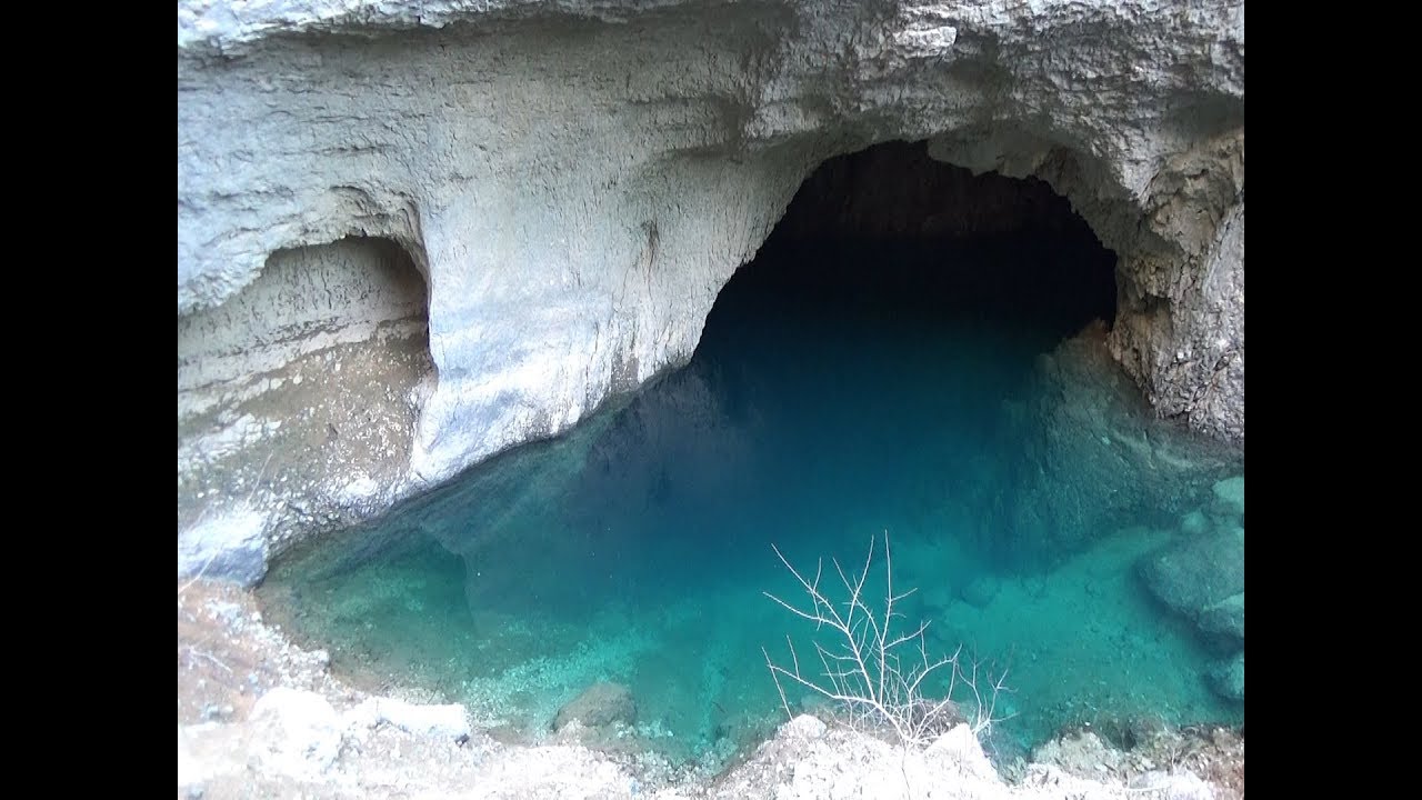 Les Sorgues (Vaucluse) : Le gouffre de Fontaine et ses mystères