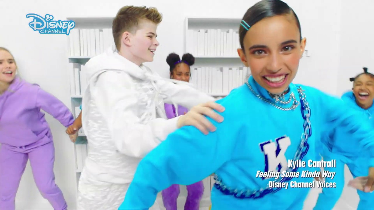 Videoclipe Gabby Duran Alien Total - Feeling Some Kinda Way