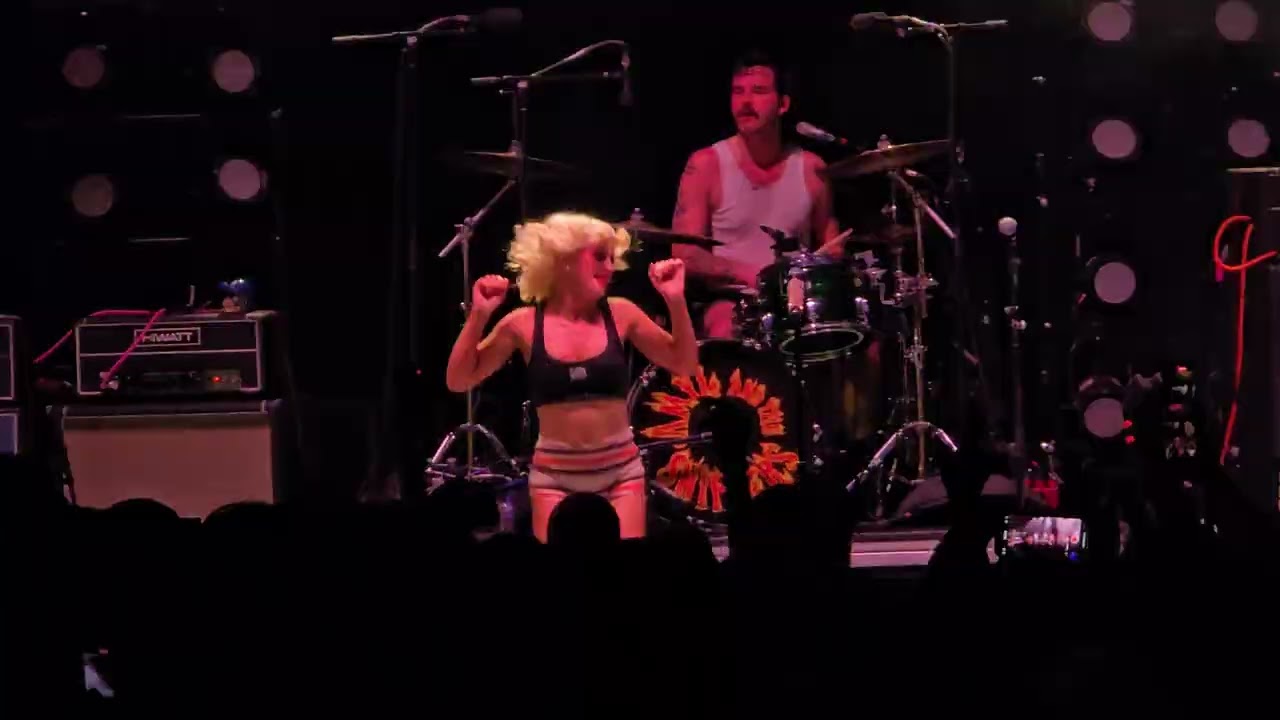 Amyl and The Sniffers  ( Jerkin' ) Live at Mesa Amphitheater  10/11/2025