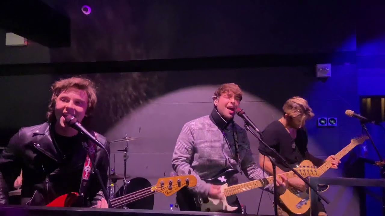 Emblem3 “Chloe (You’re The One I Want)” + more Live