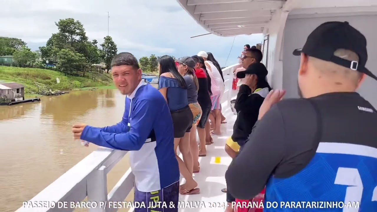 Passeio de barco  p/ festa da Juta e malva 2024 Barco chegando na comunidade