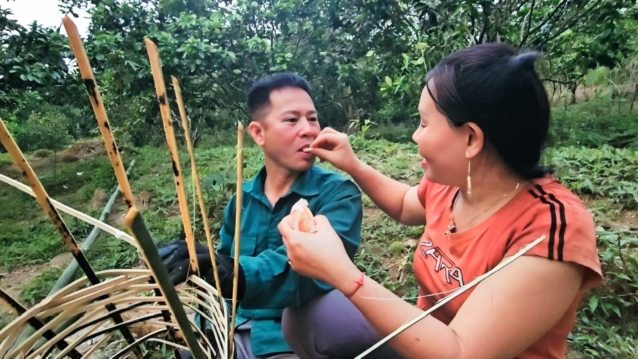 Тует и Хуонг вернулись к своей счастливой жизни в прошлом.
