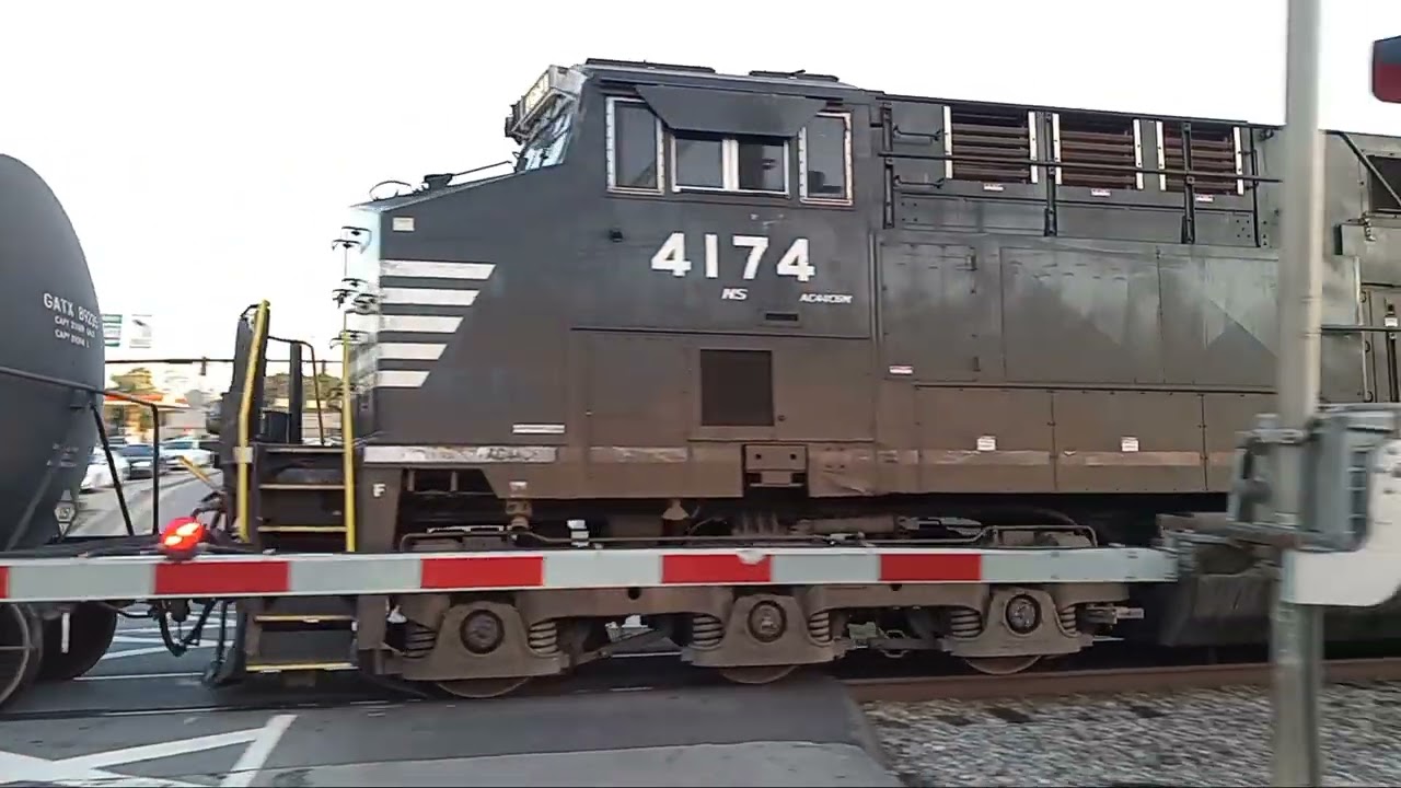 NS 153 Duluth Georgia with a NS Heritage unit Pennsylvania 8102 leads 1x1 10-10-25