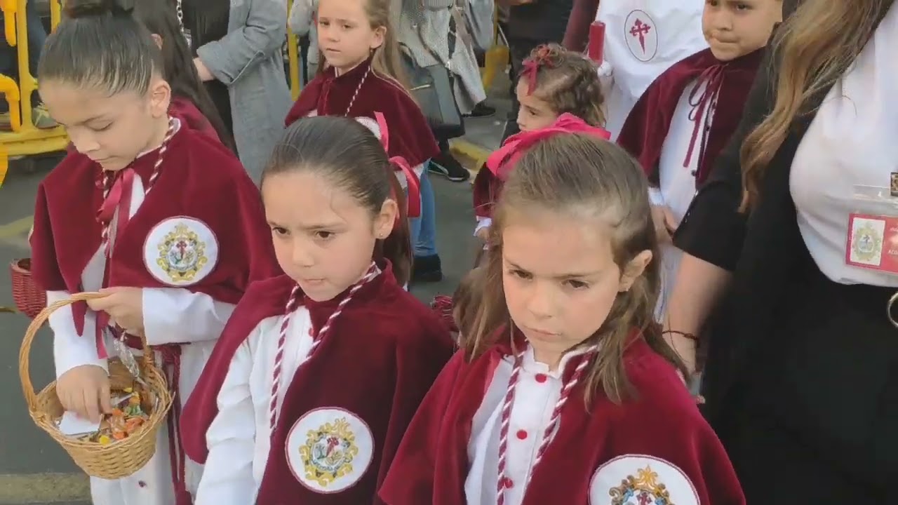 Salida de la Hermandad de Humildad y Pilar de Montequinto el Sábado de Pasión de 2025.