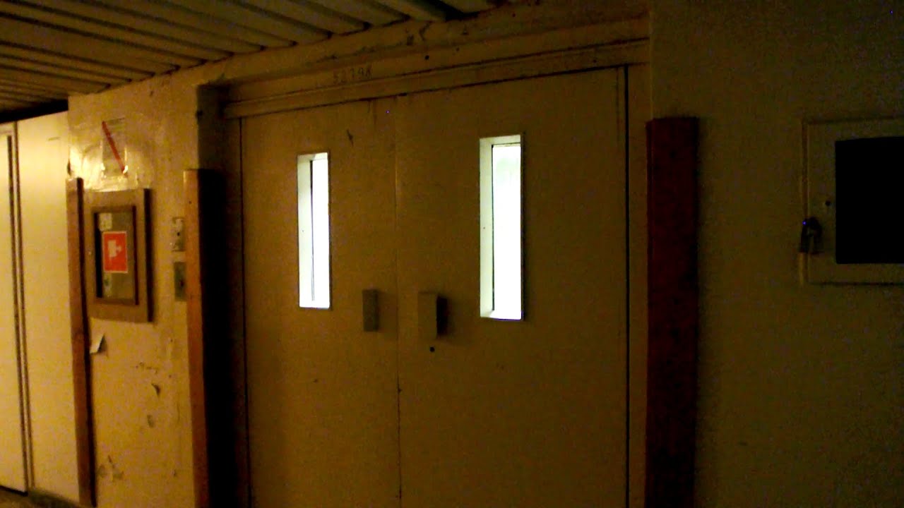 1978 ZREMB traction freight elevator without inner doors @ CZD Hospital (Building H), Warsaw, Poland