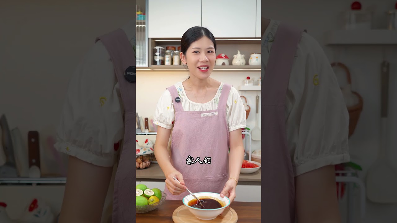 把排骨和番茄放入电饭锅里面，我认为这才是排骨最鲜嫩好吃的做法，不用加水也不用放油，营养又美味#番茄炖排骨的做法 #美食教程#家常菜  #美食做法 #美味食谱#美食制作