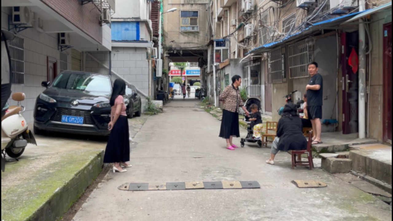 武漢街拍合集（六）。中心港，得勝橋，糧道街，棋盤街，曇華林，武昌民主路。Wuhan Street Photography Collection (VI).