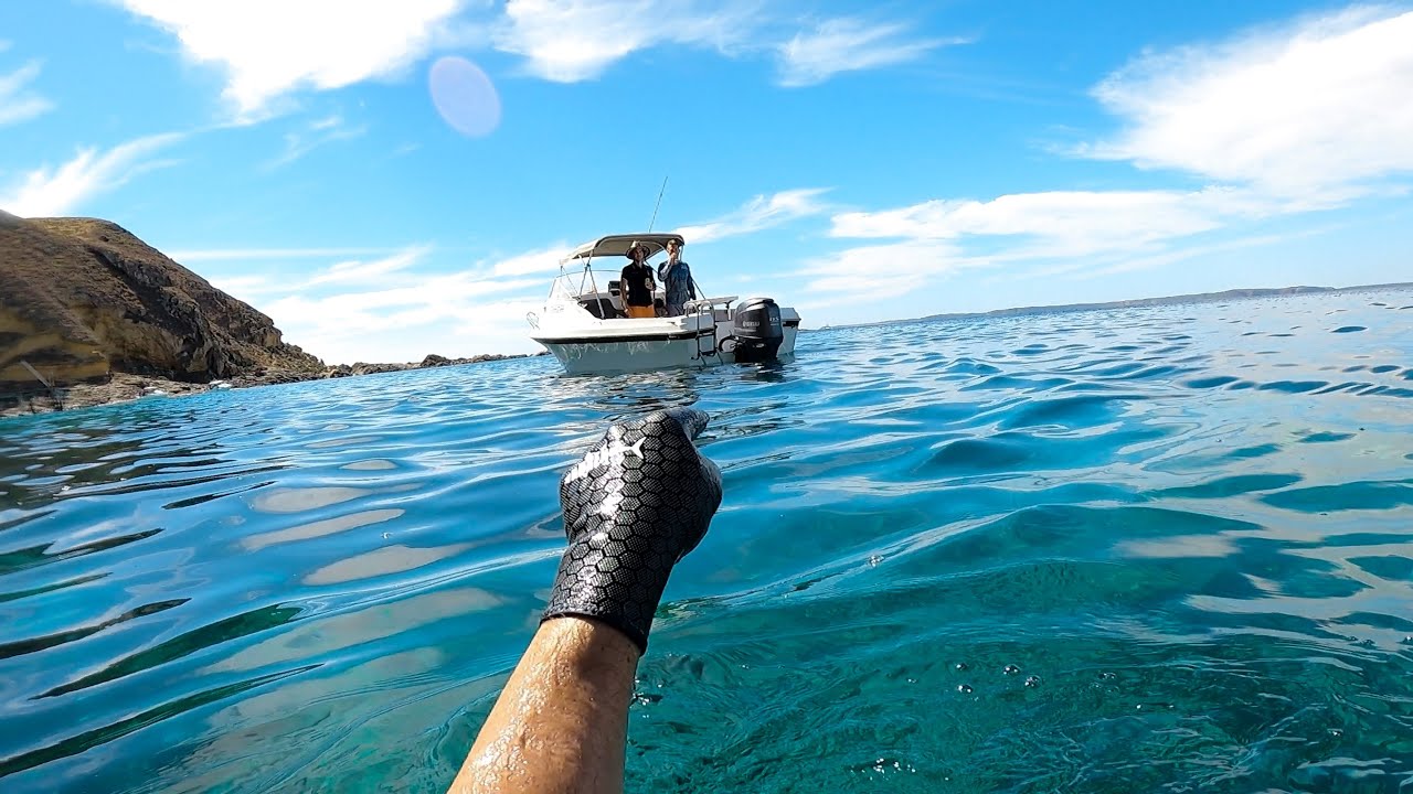 FISHING CRYSTAL CLEAR WATER AT REMOTE ISLAND - MASSIVE QUEEN SNAPPER (JKA)