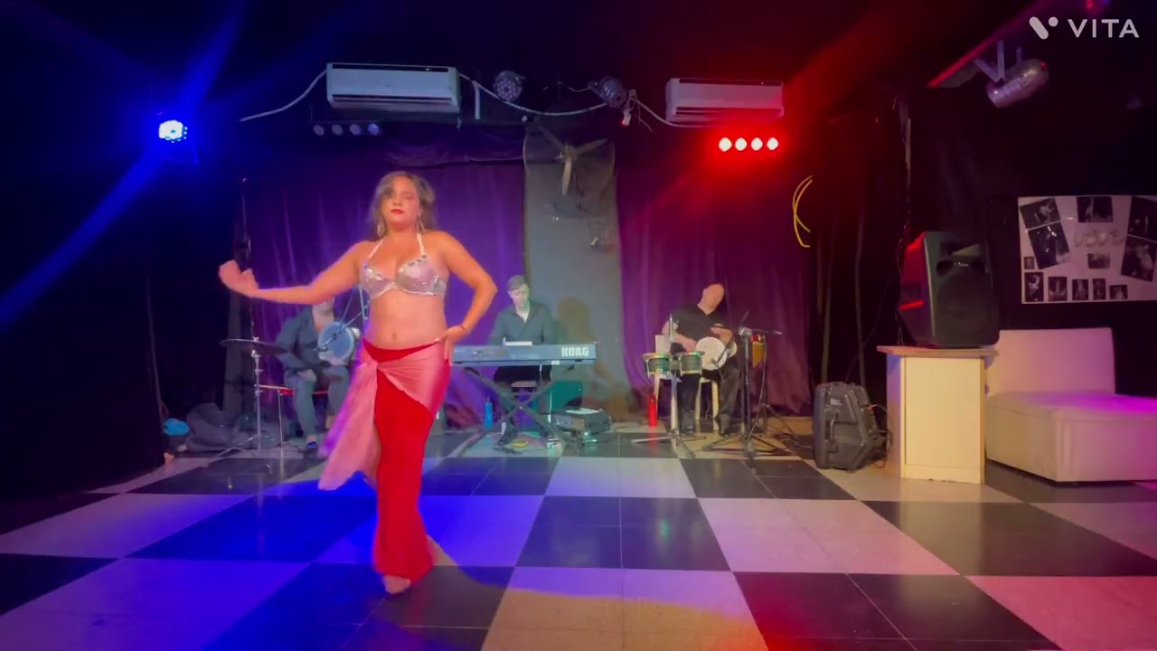 Erika princess dance Akdeb Alek junto a la orquesta oriental músic 