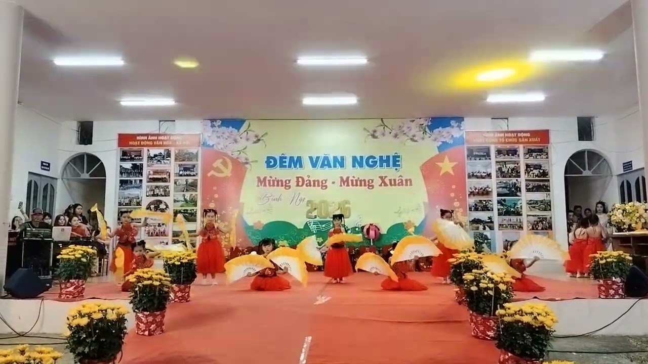 Múa Ngày Xuân long phụng sum vầy - Các bé Trường MG Hoàng Yến Hoàng Yến năm học 2025 - 2026