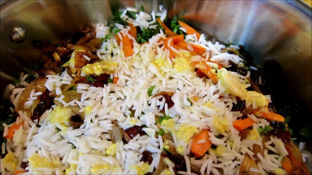 41 Biryani au poulet avec sauce a la cacahuete