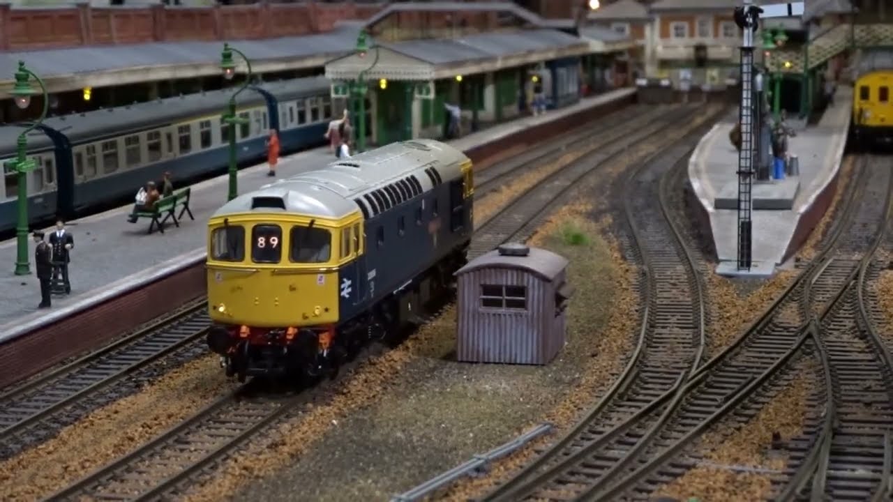 Heljan Sound Fitted Class 33 - 33 056 The Burma Star