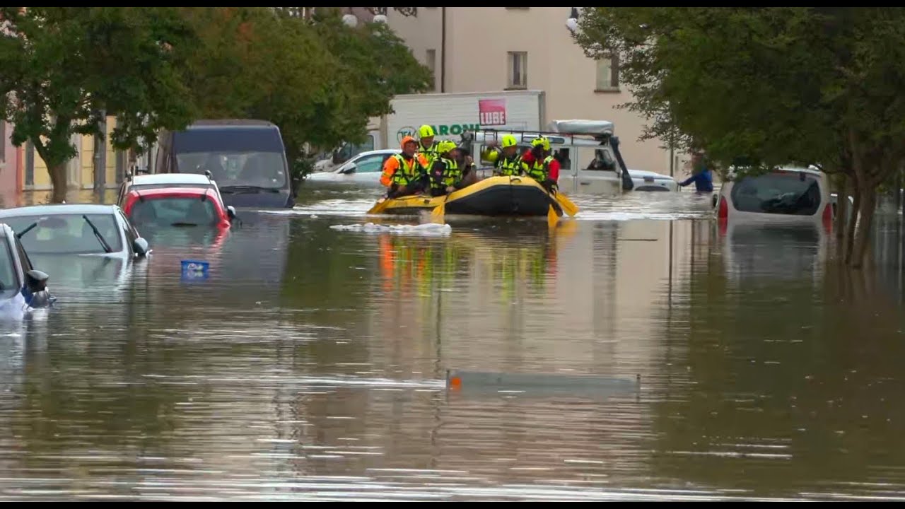 LIVE Alluvione in corso a Lugo, l'acqua si alza ancora: diretta video