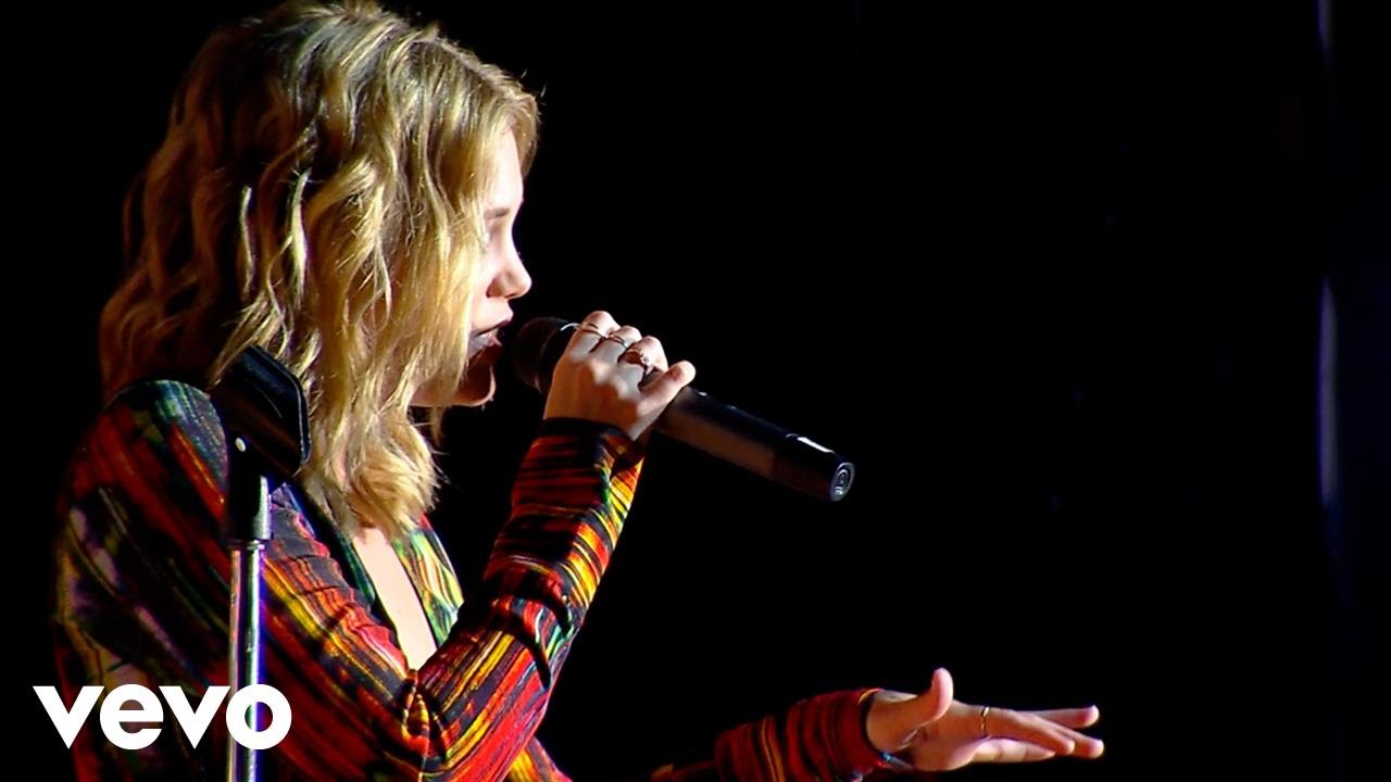 Olivia Holt - Fearless (Vevo Presents: FunPopFun Festival)