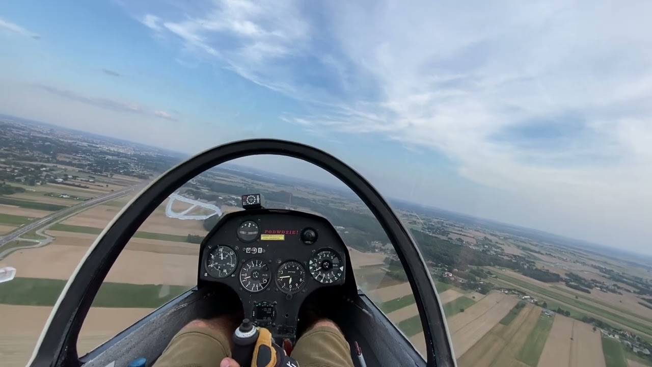 Landing with a SZD-41 Jantar Standard at the EPLR.