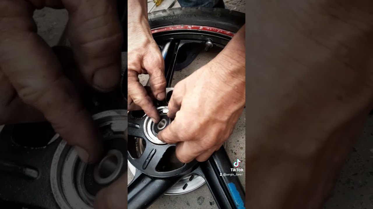 cambiando rodamientos de rin delantero moto akt