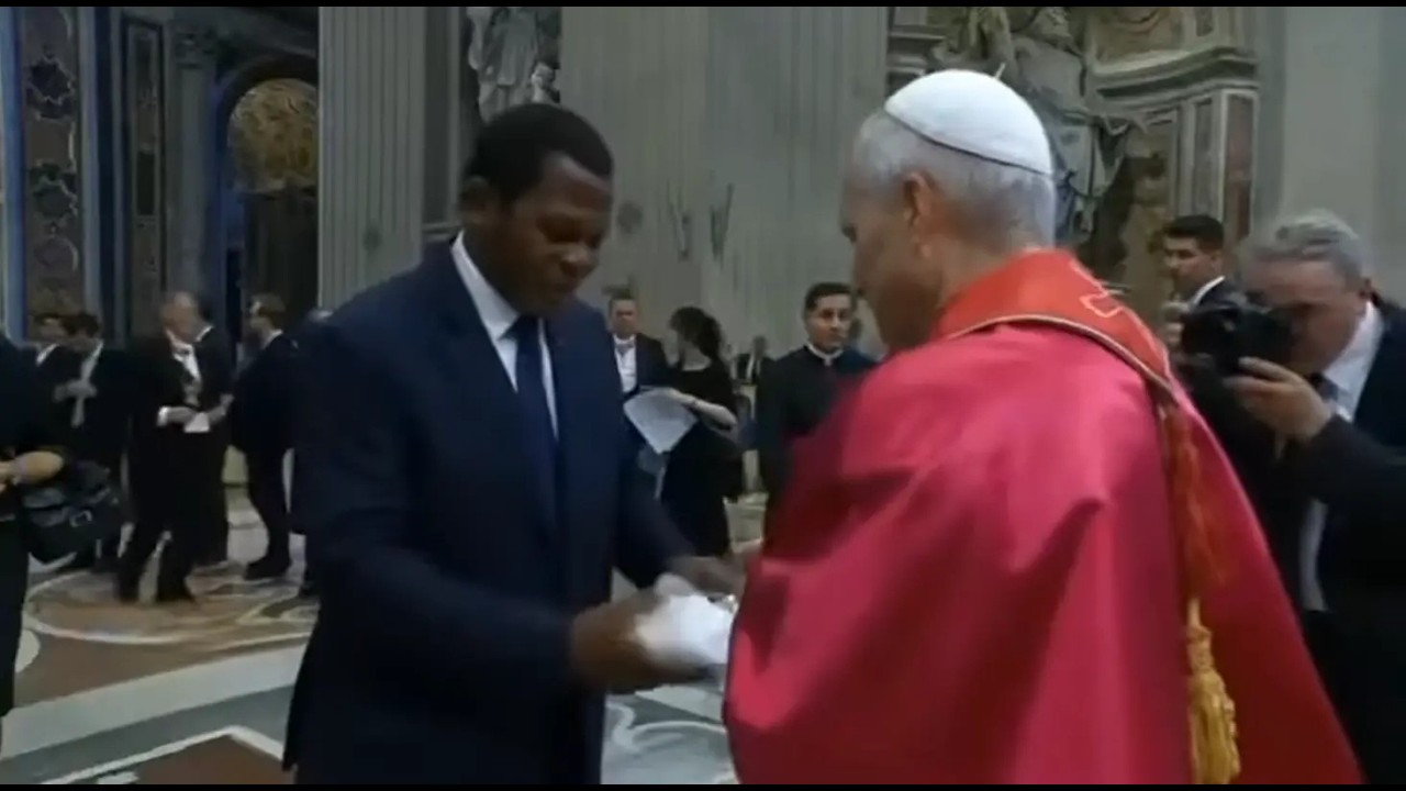😱OFFRANDE GÉANTE🚨ATANGA NJI ET MVONDO AYOLO DONNENT PLUS DE 7 MILLIARDS AU PAPE POUR SOUTENIR BIYA⛪