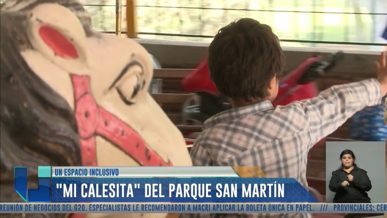 La calesita del Parque San Martín, un abrazo circular para chicos autistas