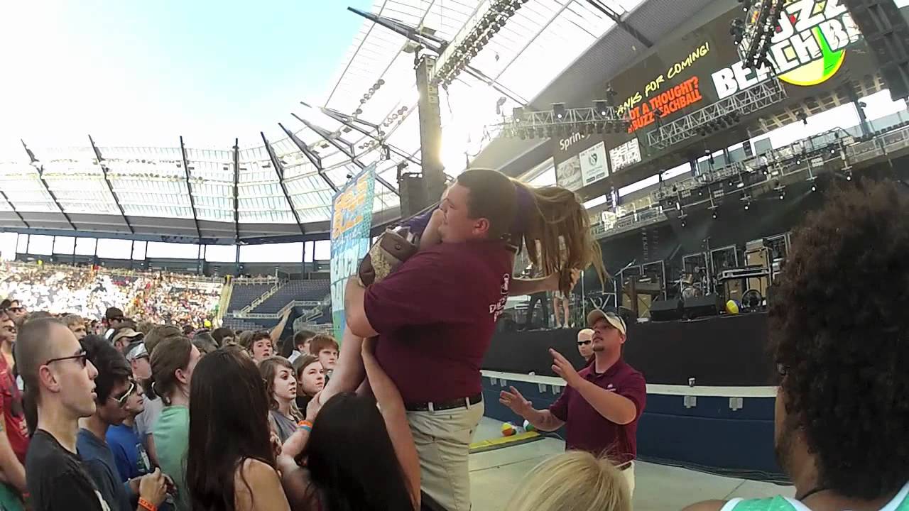 Girl Passes out at Buzz Beach ball concert