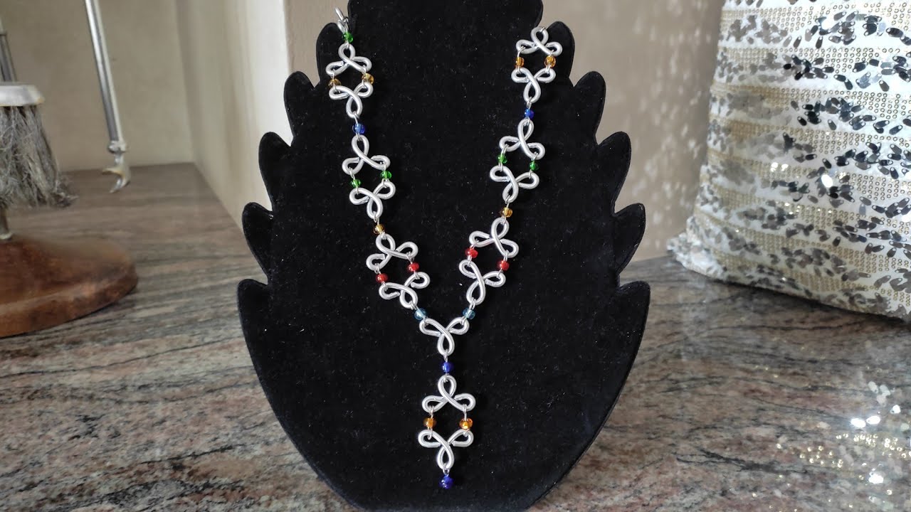 Collana con alluminio e perline colorate