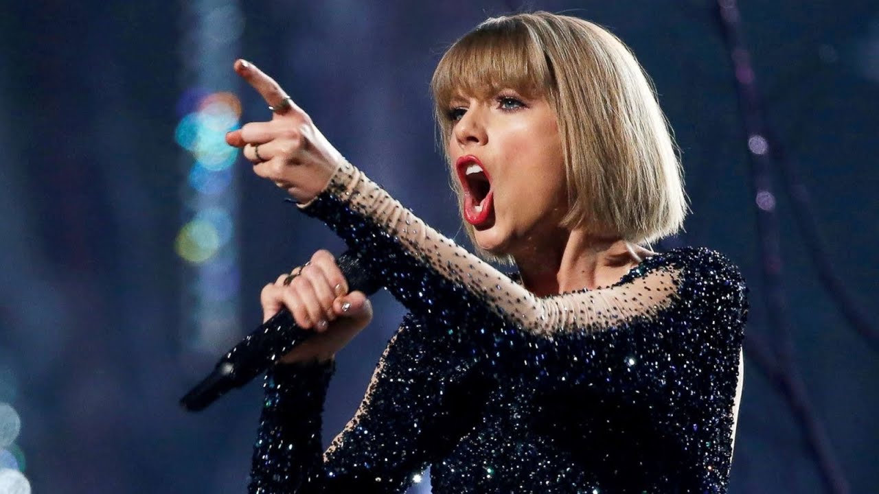 Taylor Swift On Stage Bloopers + Mishaps