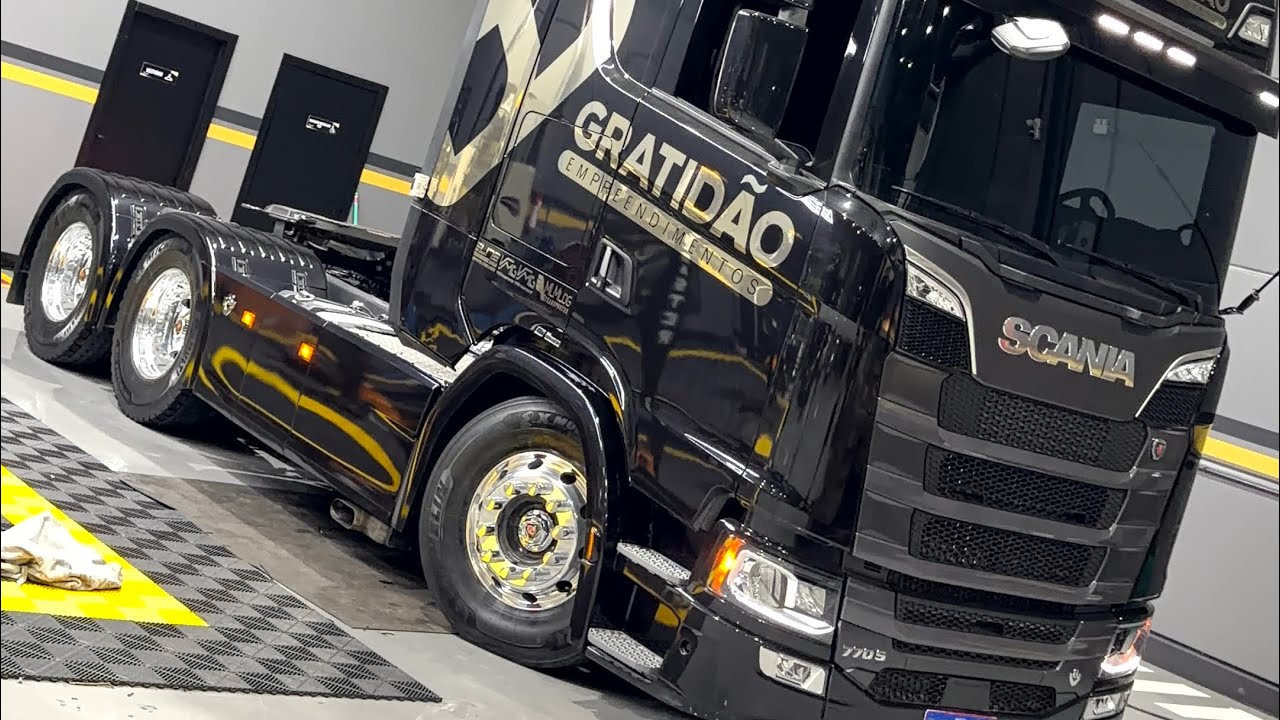 Scania 770 com difusor de escapamento CAPANEMA TIJUCAS 