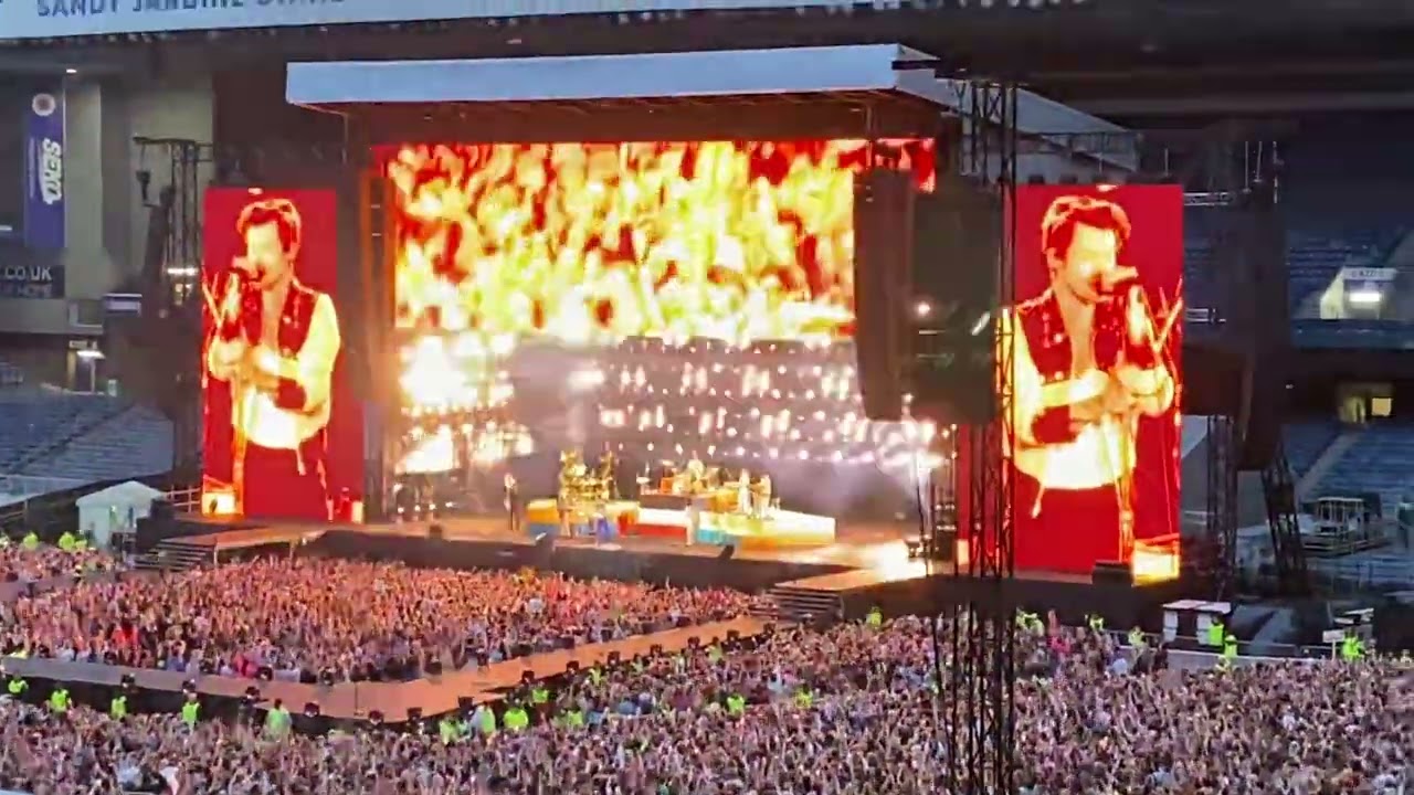Harry Styles, Ibrox Glasgow, What Makes You Beautiful, One Direction cover, June 11 2022