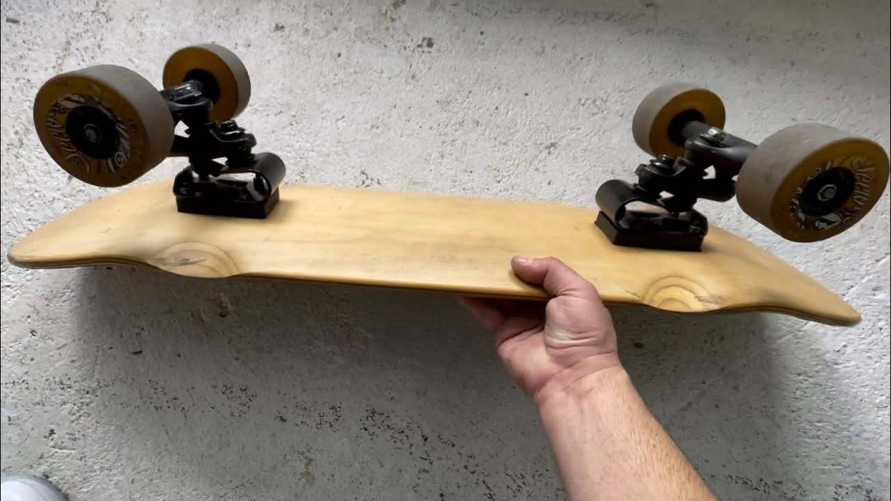 Avenue suspension plate with Gullwing Sidewinders, wheel grooved freestyle Board