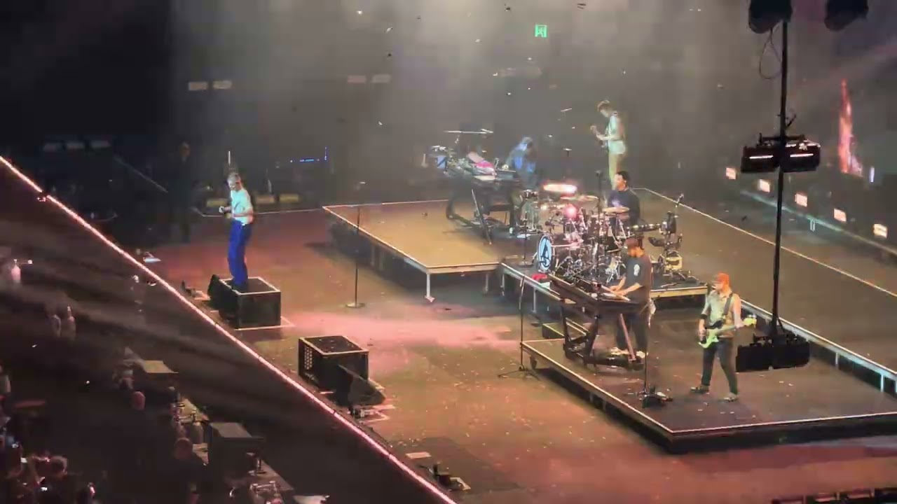 Linkin Park - BURN IT DOWN (Live at Qudos Bank Arena - Night 1)