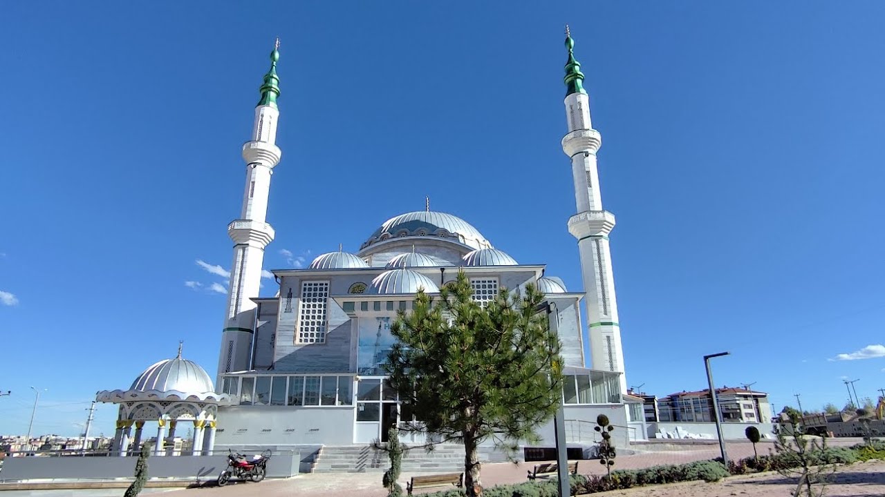 YOLDAN GEÇENLER DURUP BU EZANI DİNLEDİ 😊 MEHMET EMİN KARATAŞ HOCA - NİHAVEND EZAN