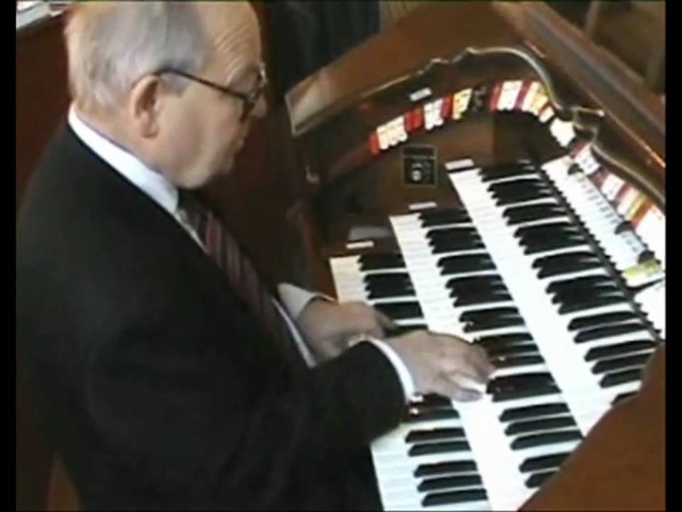 Dave Nicholas playing Down the Mall March Medley on Allen ADC 4600 Theatre Organ