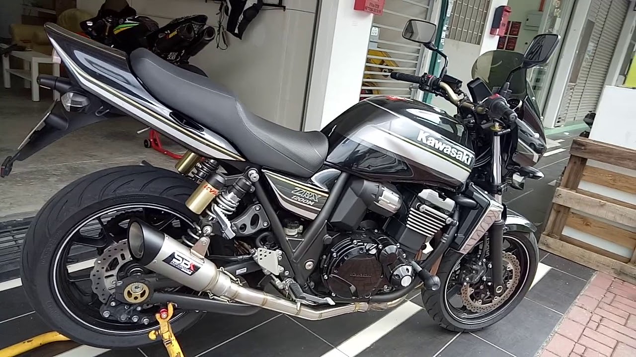 Revving the ZRX1200 double barell exhaust