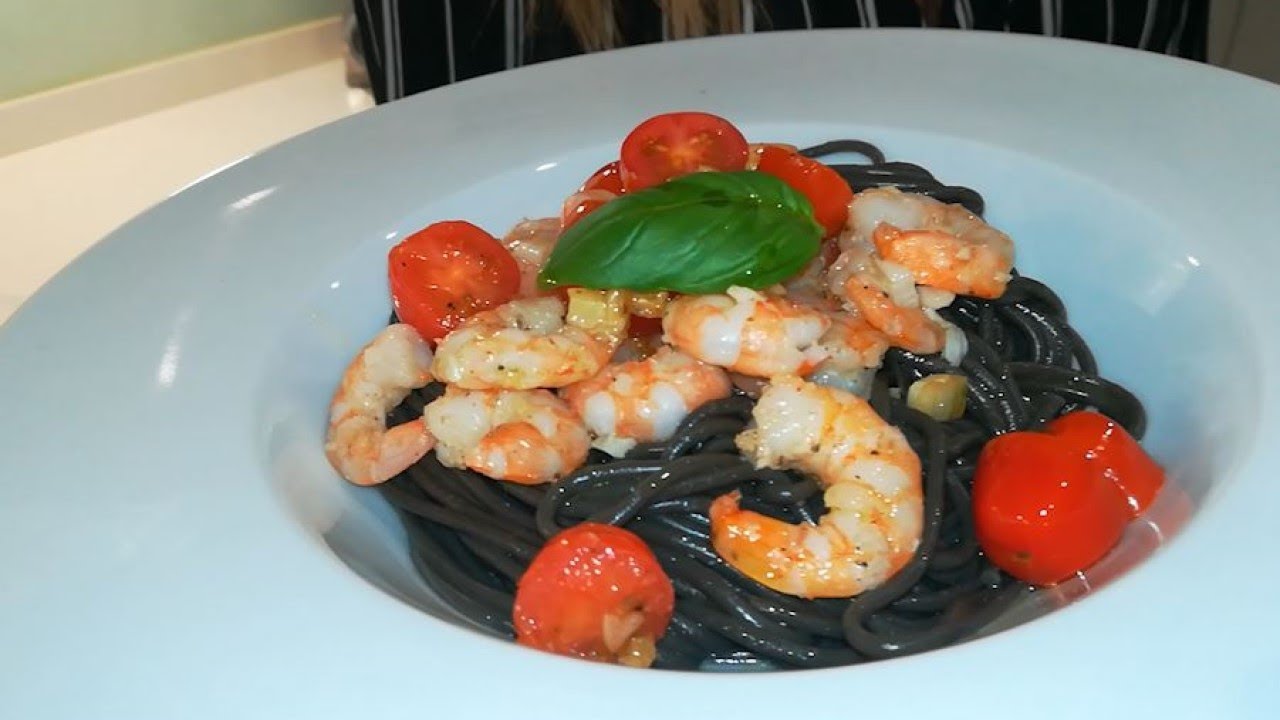 Spaghetti Nero com Camarão! Fácil de fazer, rápudo, saudável e delicioso!