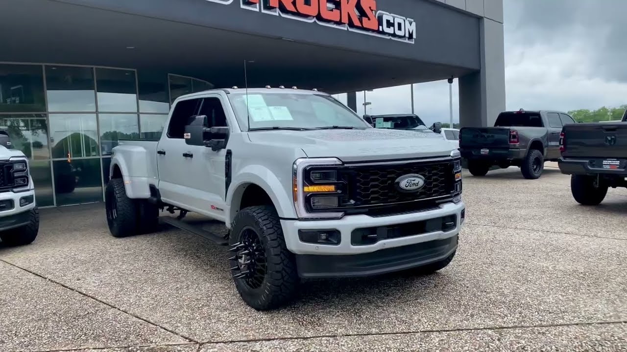 2025 Ford F-450 Platinum Lifted Truck