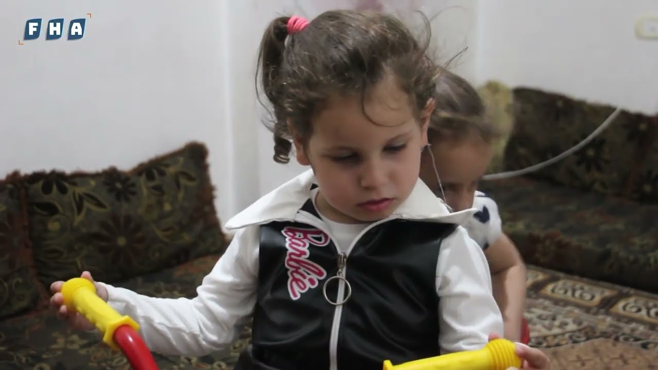 الطفلة ريتال المهجرة من حمص تستعيد السمع بعد عملية جراحية ناجحة بدعم من مركز الملك سلمان للإغاثة