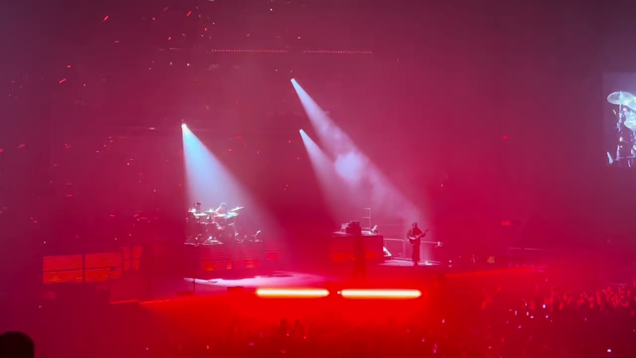 Bad Omens - Dethrone [Live @Place Bell, Laval, QC] 8 mars 2026