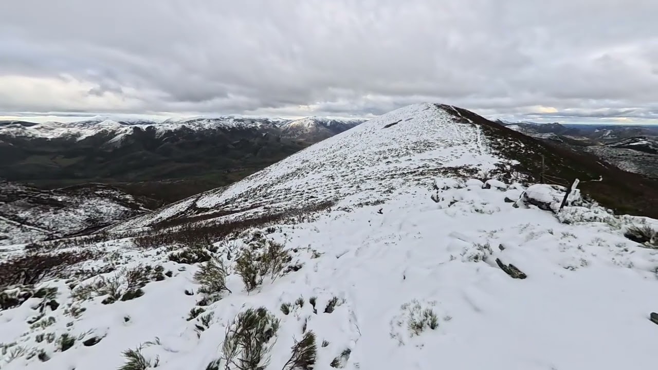 Bajada de la cima de la Peña Chombalauja