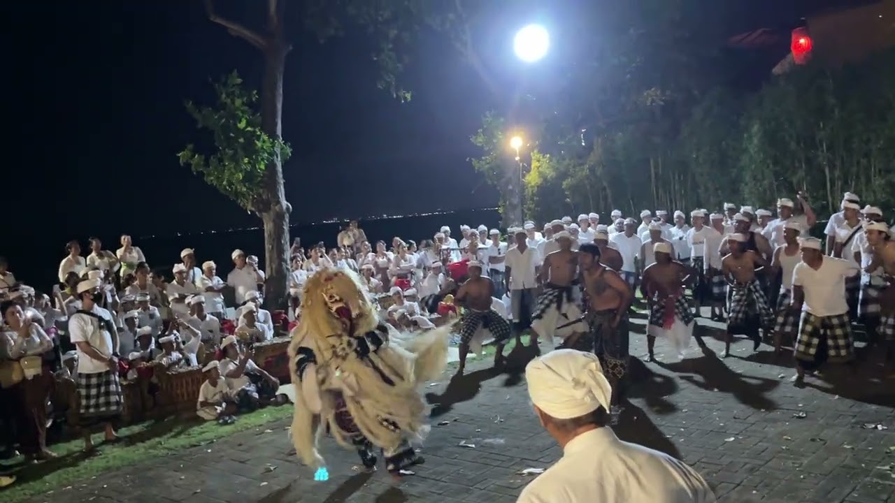 Mesolah pelawatan Br.pande mas kuta ring pura pesangaran purnama kelima 5 november 2025