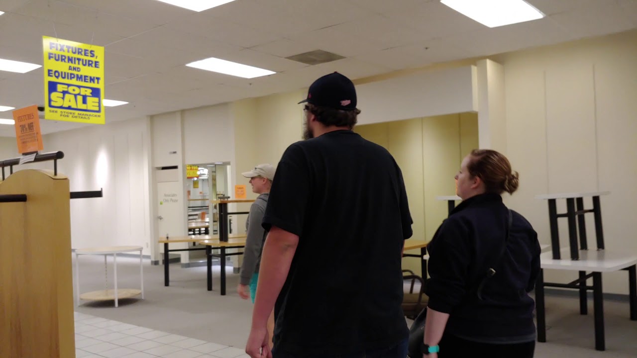 Moorhead Herberger's - Dead Store in a Dead Mall - Last Day