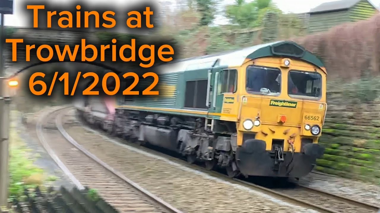 Trains at Trowbridge 6/1/2022