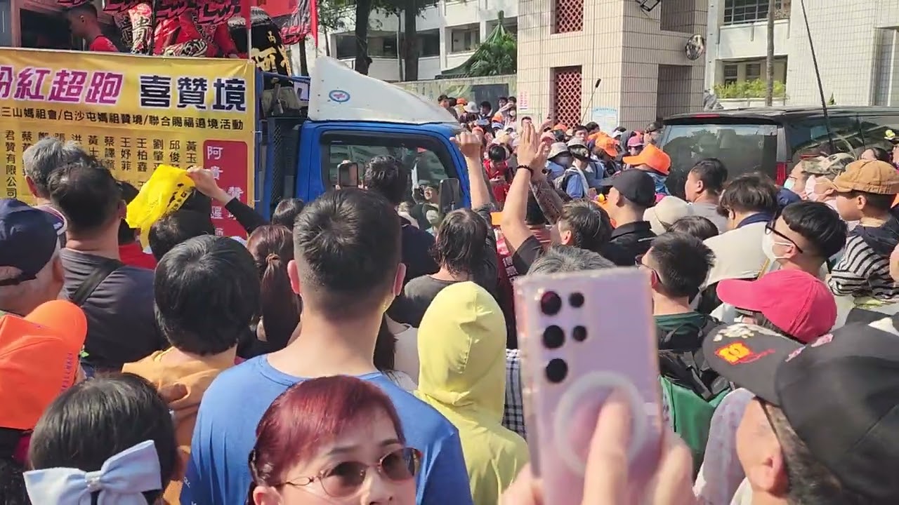 2025126等待白沙屯媽祖婆停駕午休人潮滿滿滿