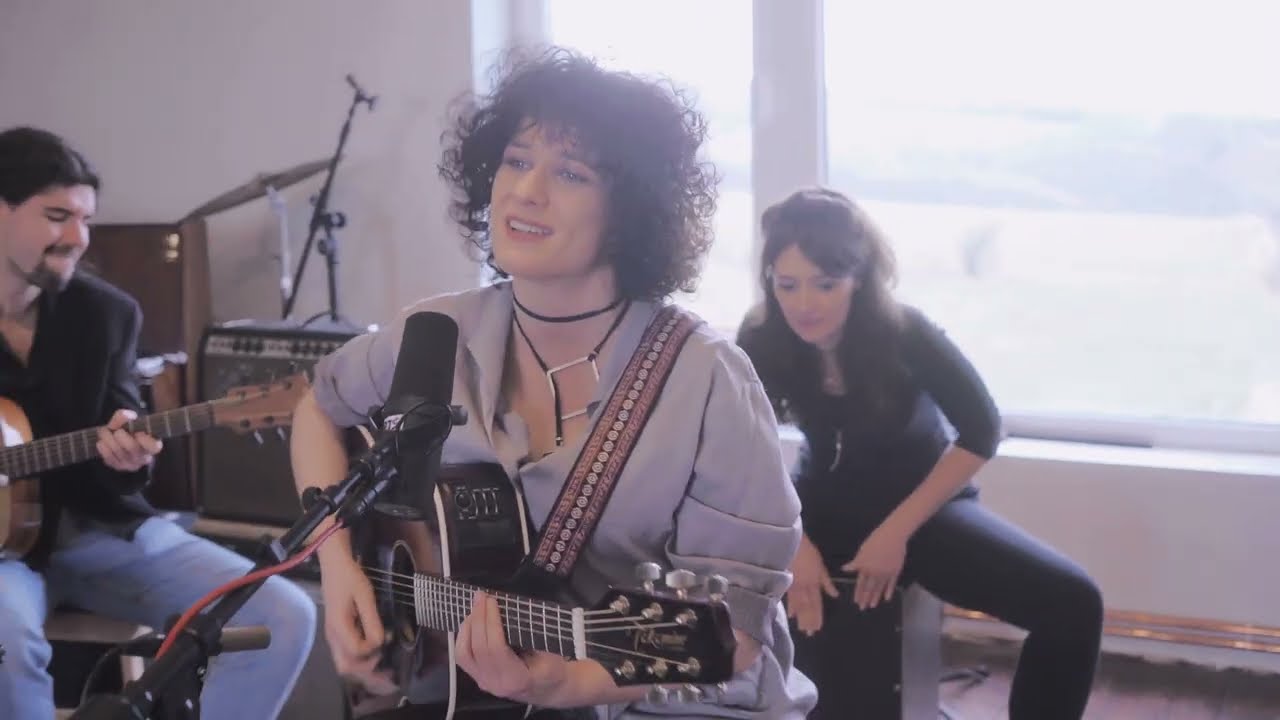 Jelena Bjeković - Biću tu (acoustic) Outthere studio LIVE session