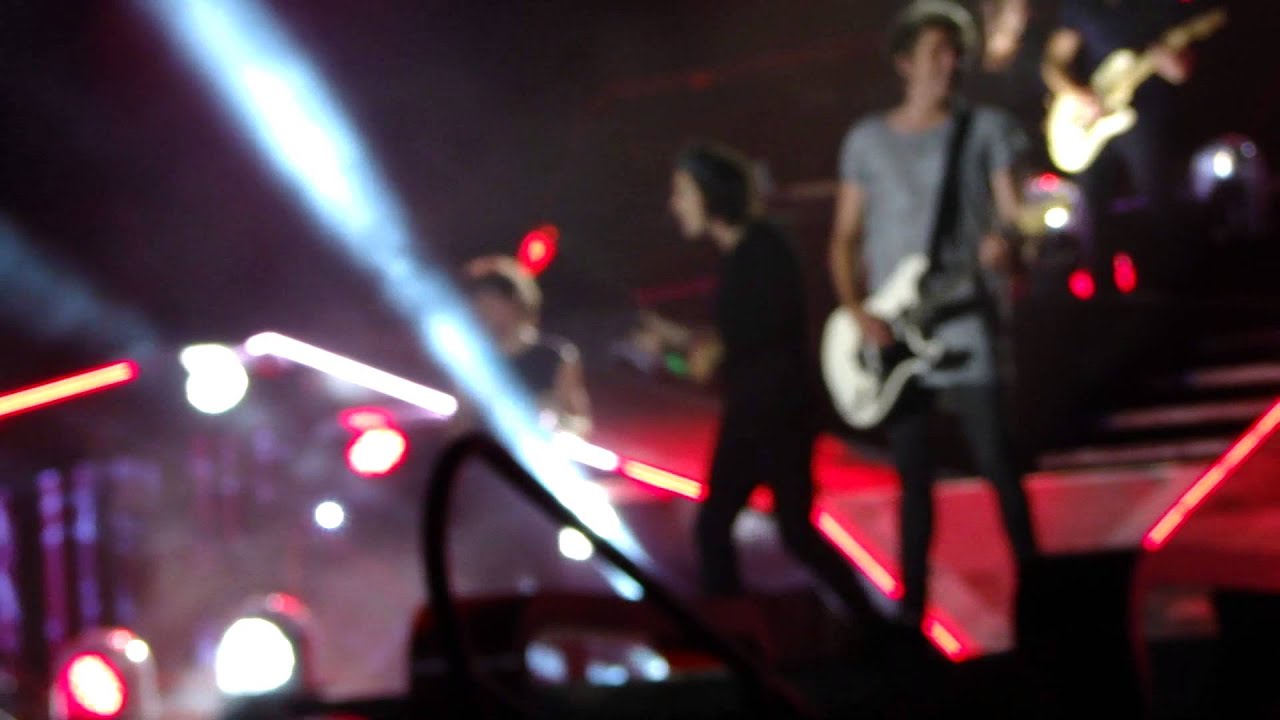 Best song ever - One Direction Rose Bowl 9/13/14 HD