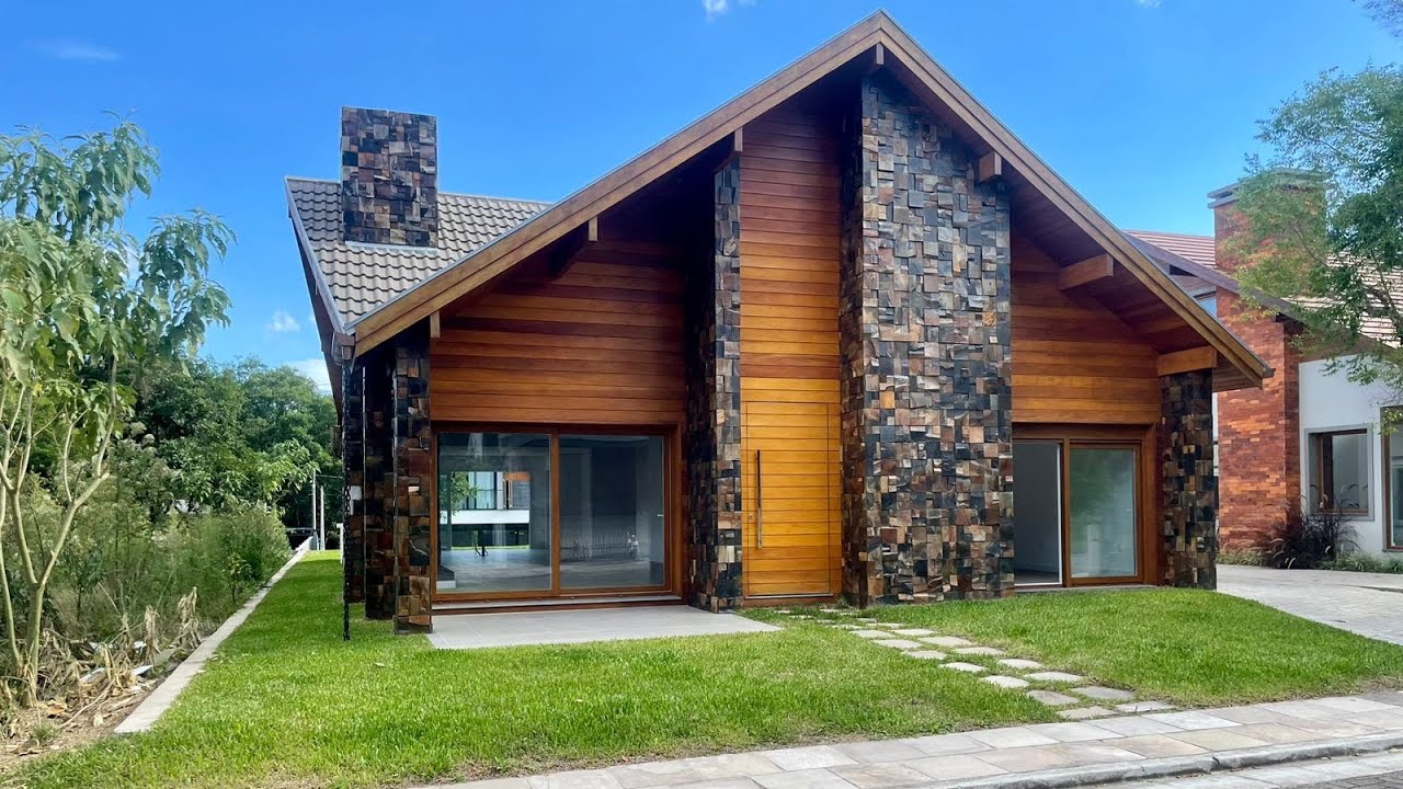 BELÍSSIMA CASA COM 03 SUÍTES NO VIVENDAS DO ARVOREDO EM GRAMADO/RS